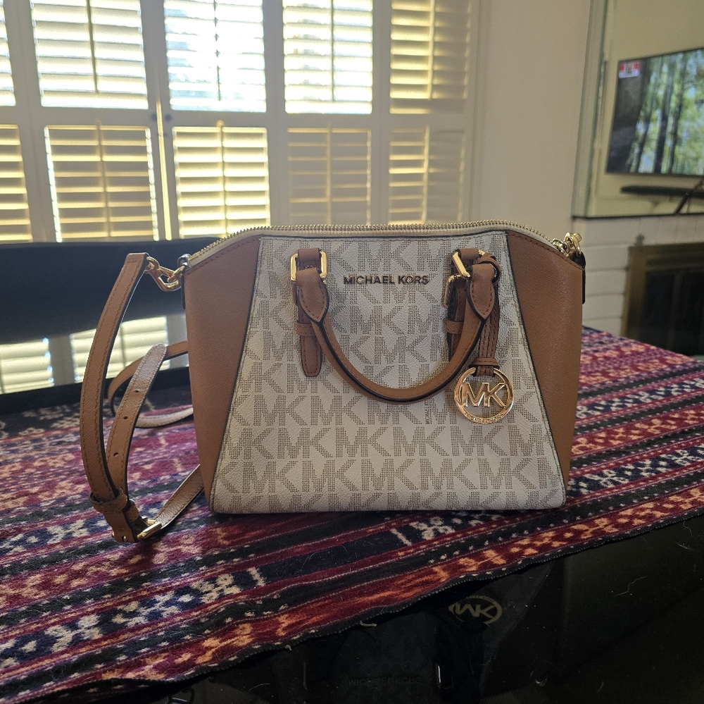 MICHAEL KORS || CLEO TWO-TONED CROSSBODY MEDIUM BAG